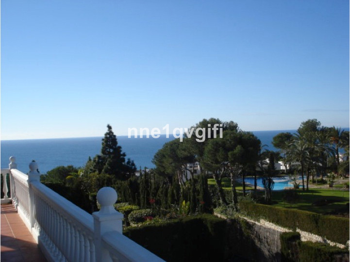  Elviria Villa for Sale with Sea Views   € 1,200,000